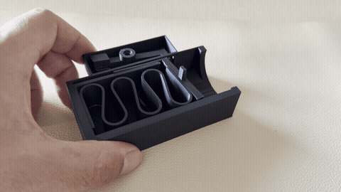 Oryx Striker, mini lanceur mécanique imprimé en 3D, tiroir coulissant et ressort plat visibles